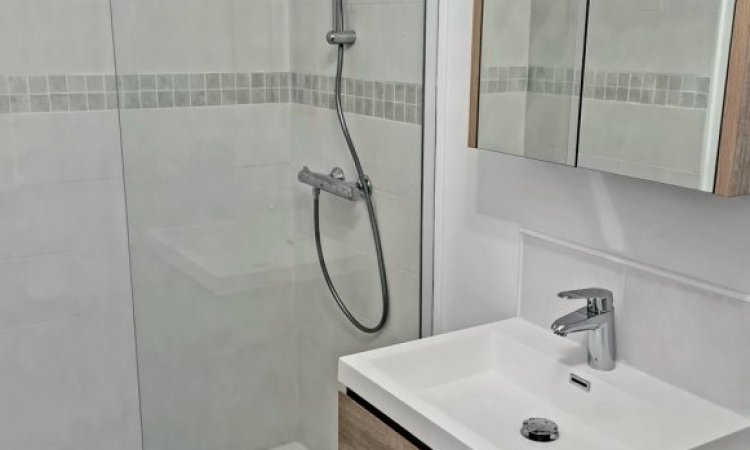 Pose de baignoire et cabine de douche - Saint-Maurice-la-Souterraine - B.S.T